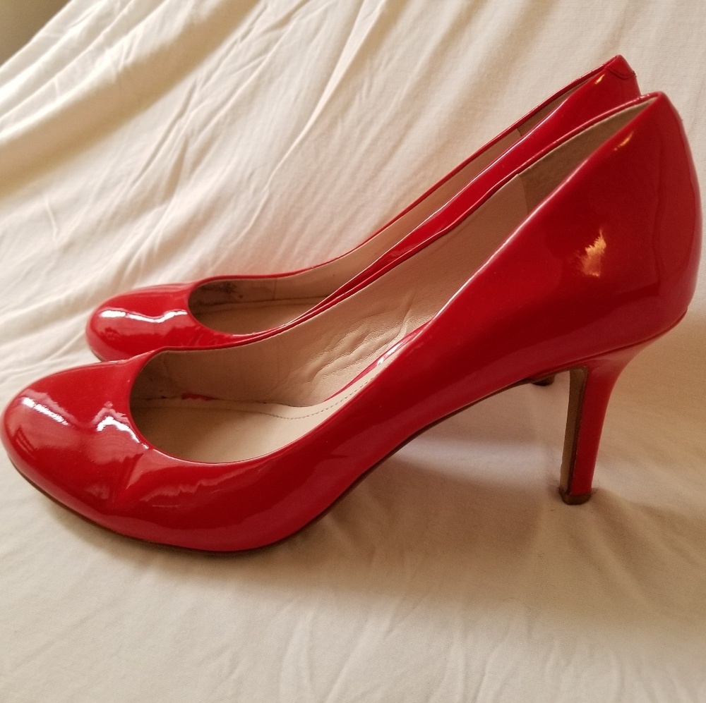 ORANGE GEM-STUDDED HIGH PUMPS IN RED PATENT CALFSKIN